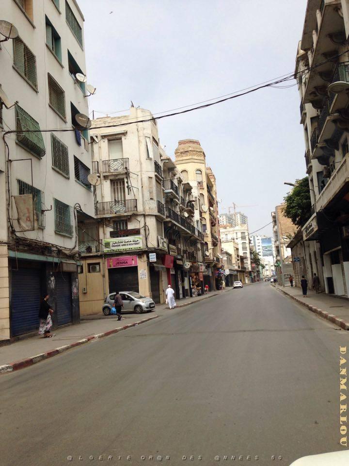ORAN-a droite en blanc dans le coin , l'ancien cinema Miramar 1.jpg